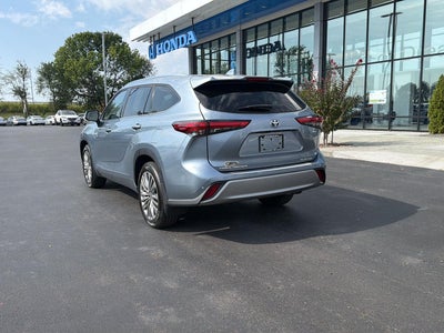 2021 Toyota Highlander Hybrid Platinum