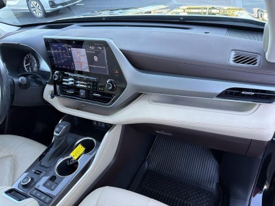 2022 Toyota Highlander Platinum