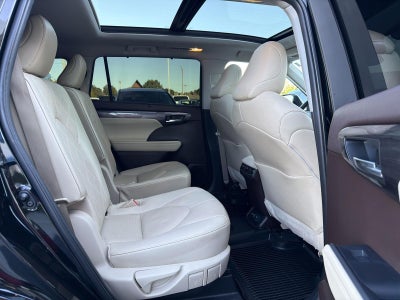 2022 Toyota Highlander Platinum