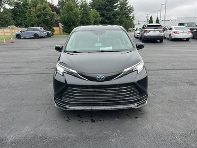 2023 Toyota Sienna LE