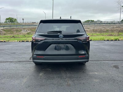 2023 Toyota Sienna LE