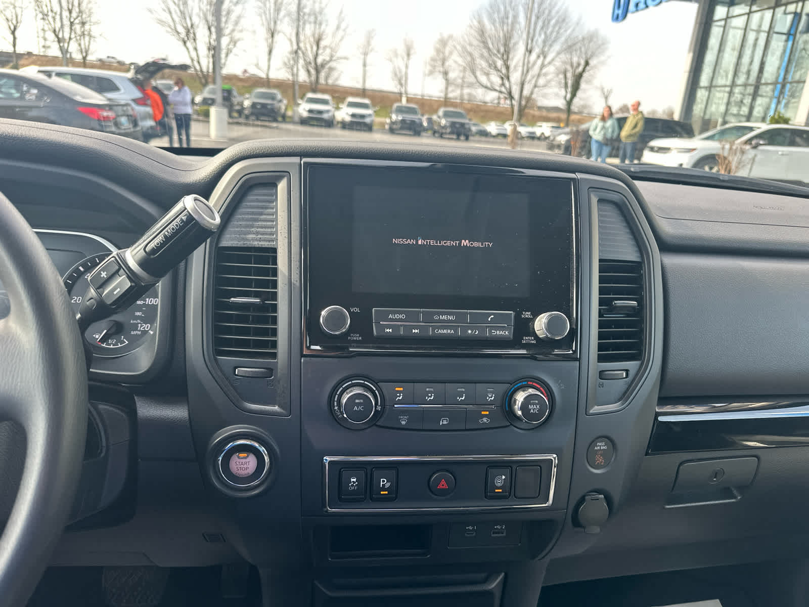 2023 Nissan Titan SV