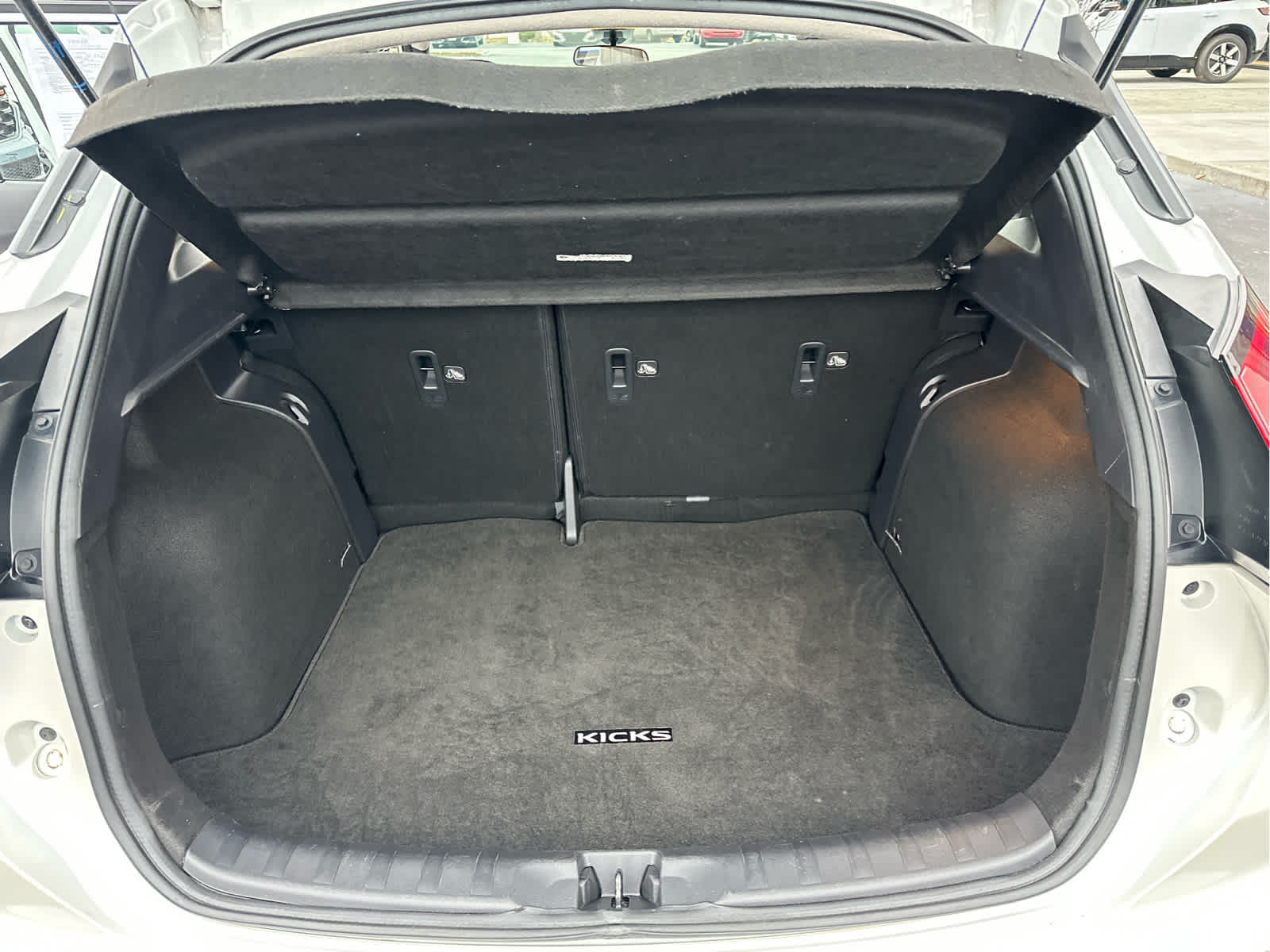 2024 Nissan Kicks SR