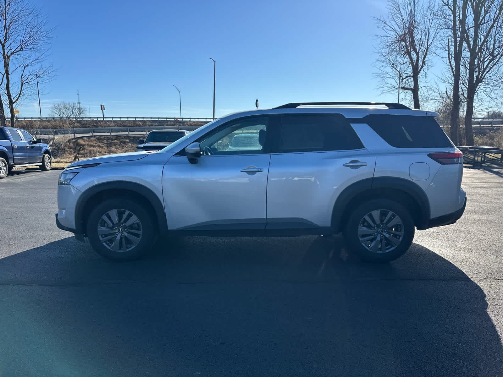 2024 Nissan Pathfinder SV