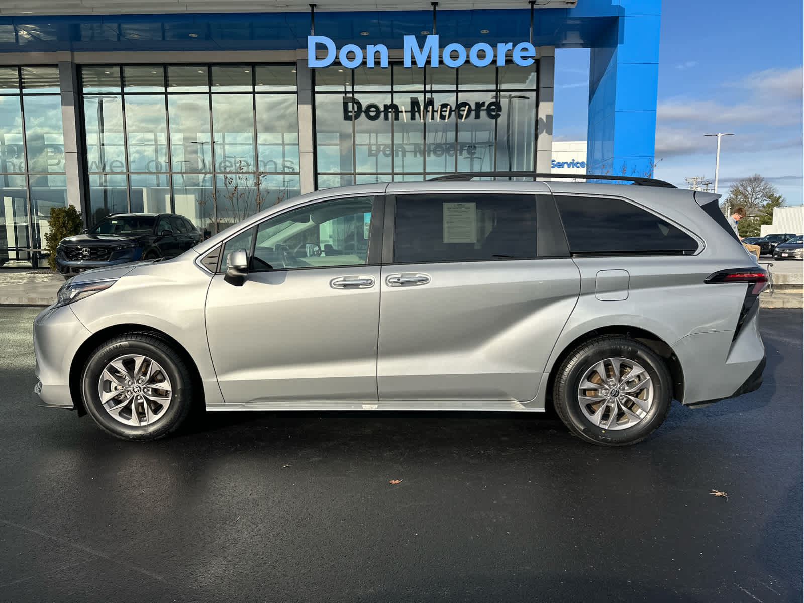 2024 Toyota Sienna XLE