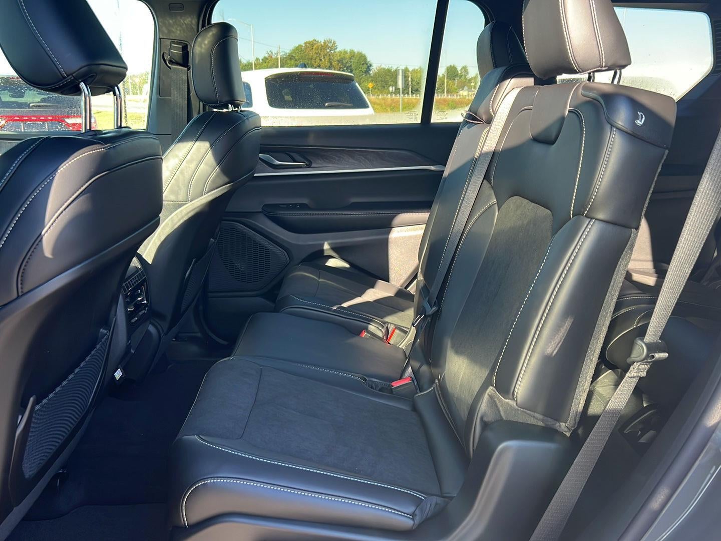 2027 Jeep Grand Cherokee L Laredo Altitude