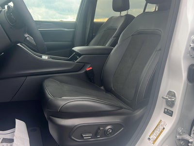 2026 Jeep Grand Cherokee L Laredo Altitude