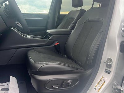 2026 Jeep Grand Cherokee L Laredo Altitude