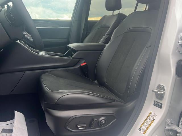 2026 Jeep Grand Cherokee L Laredo Altitude