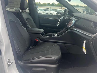 2026 Jeep Grand Cherokee L Laredo Altitude