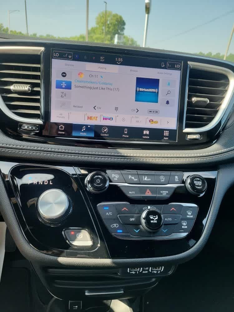 2025 Chrysler Pacifica Select