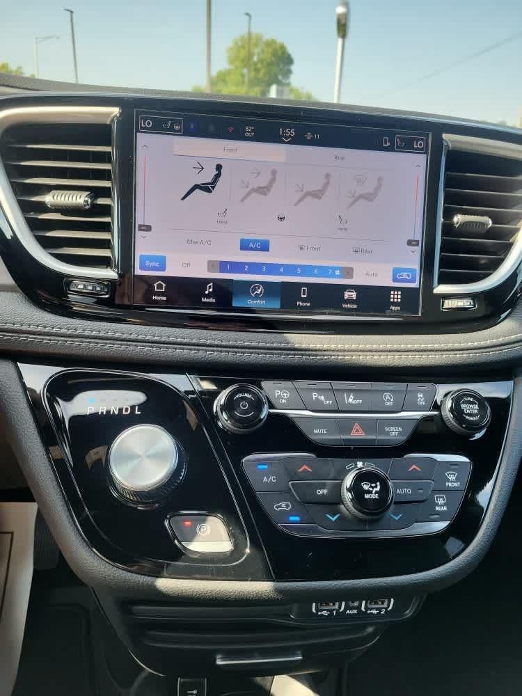 2025 Chrysler Pacifica Select