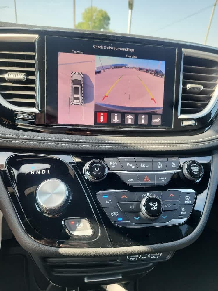 2025 Chrysler Pacifica Select