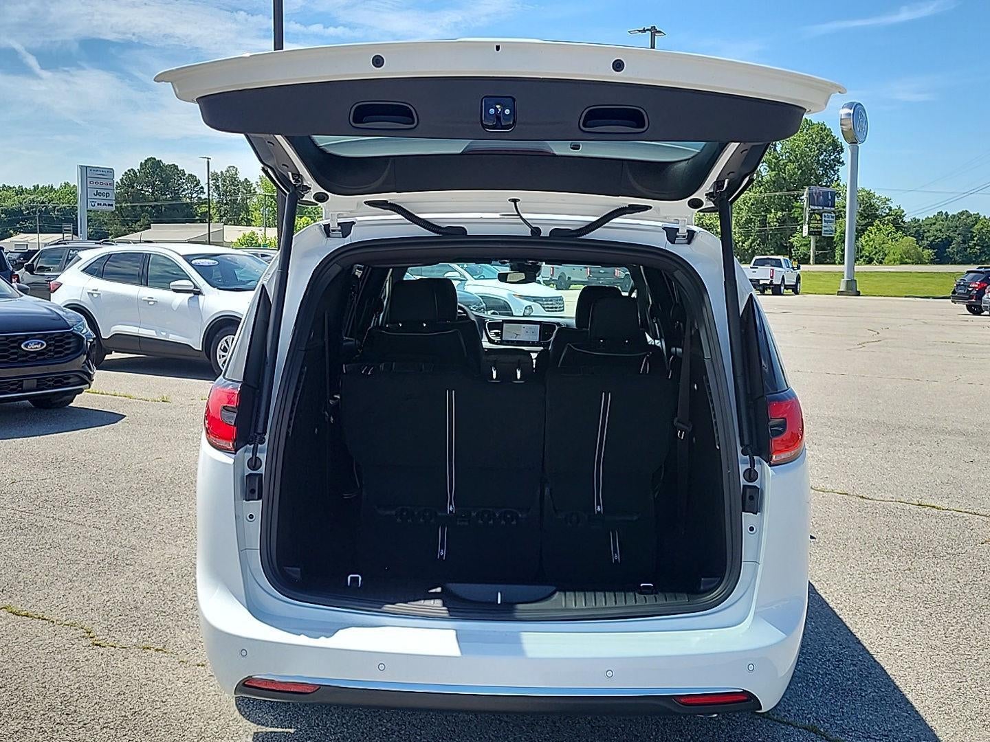 2027 Chrysler Pacifica Limited