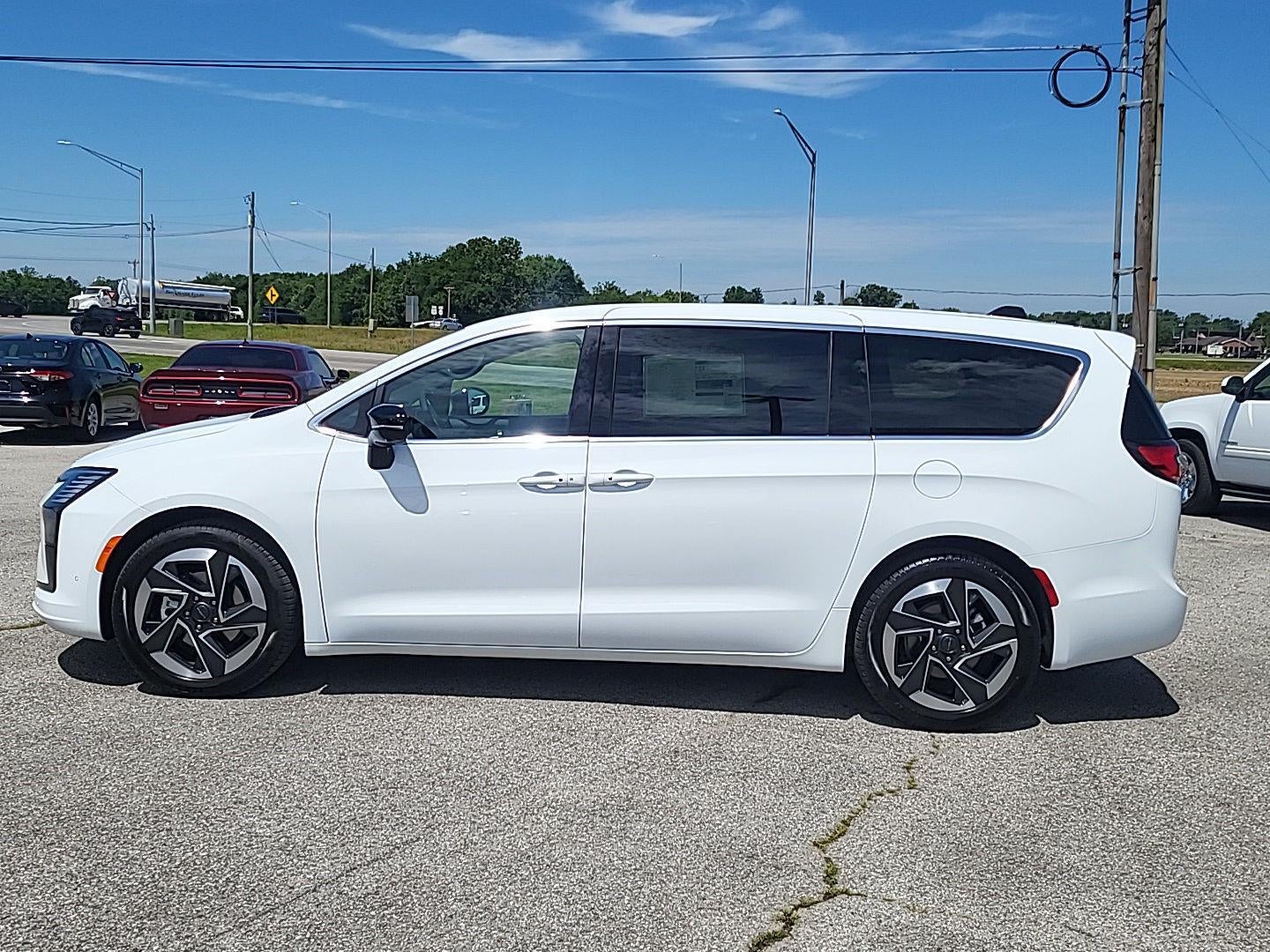 2027 Chrysler Pacifica Limited
