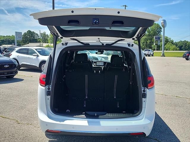 2027 Chrysler Pacifica Limited