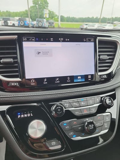 2025 Chrysler Pacifica Select