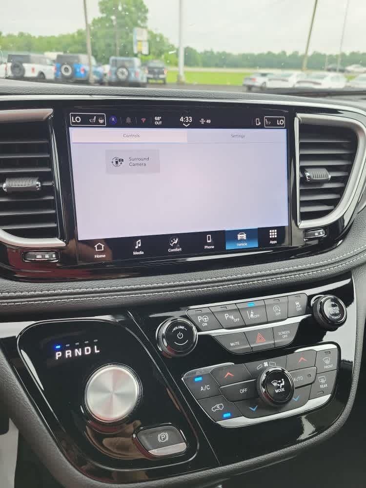 2025 Chrysler Pacifica Select