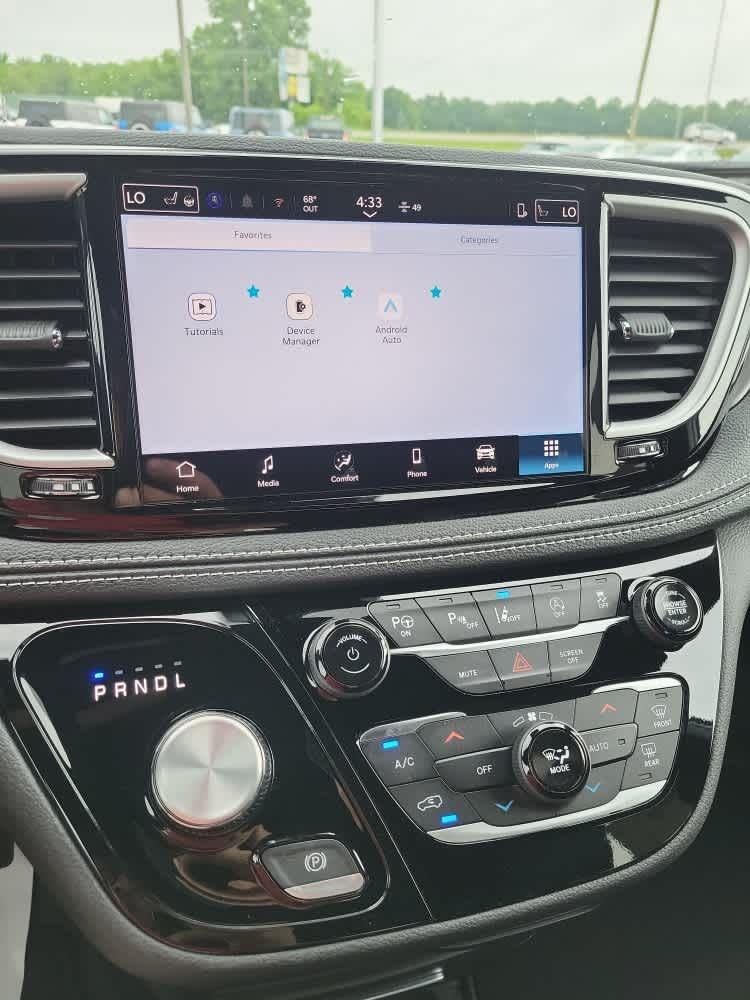 2025 Chrysler Pacifica Select