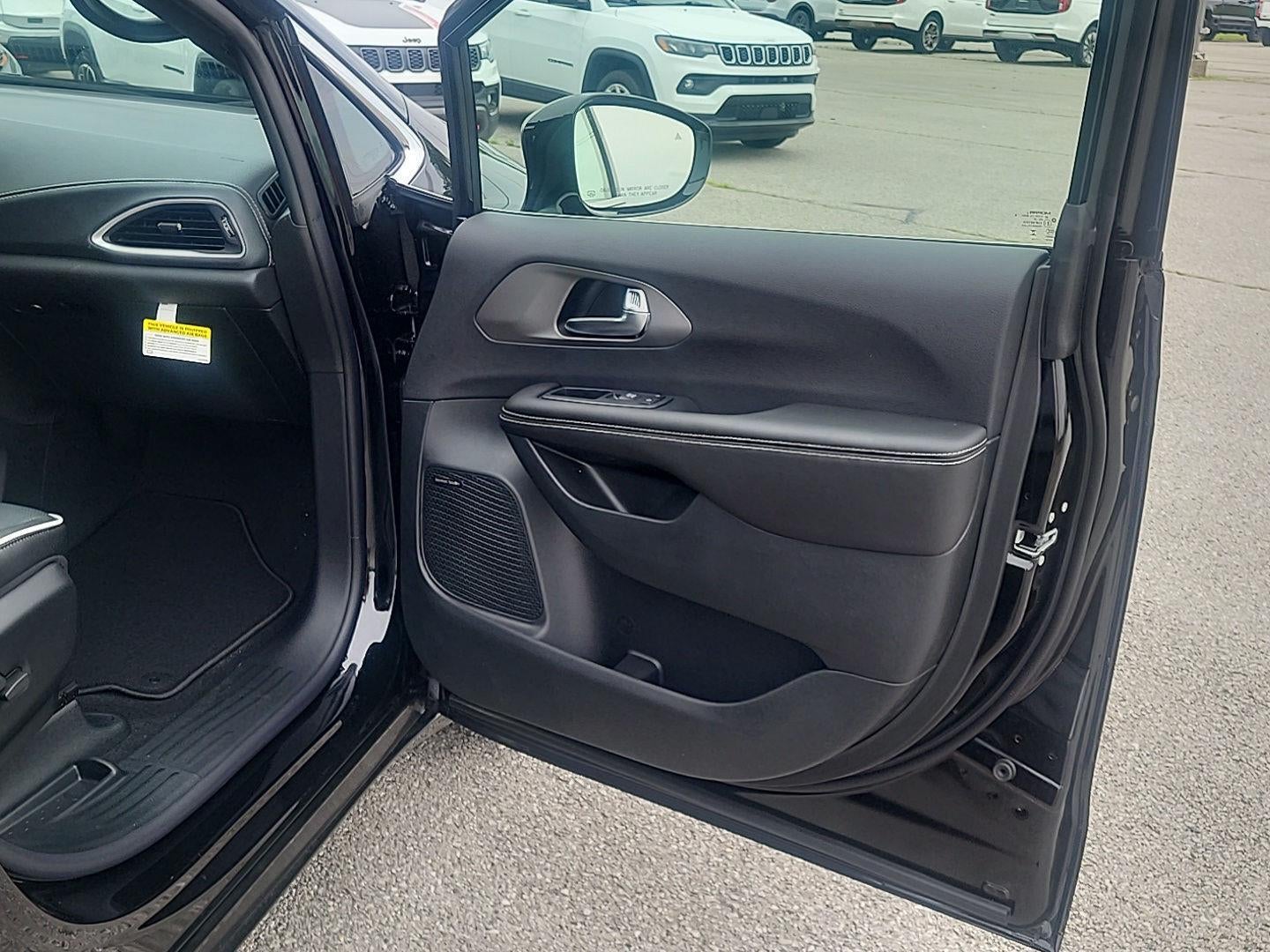 2027 Chrysler Pacifica Limited