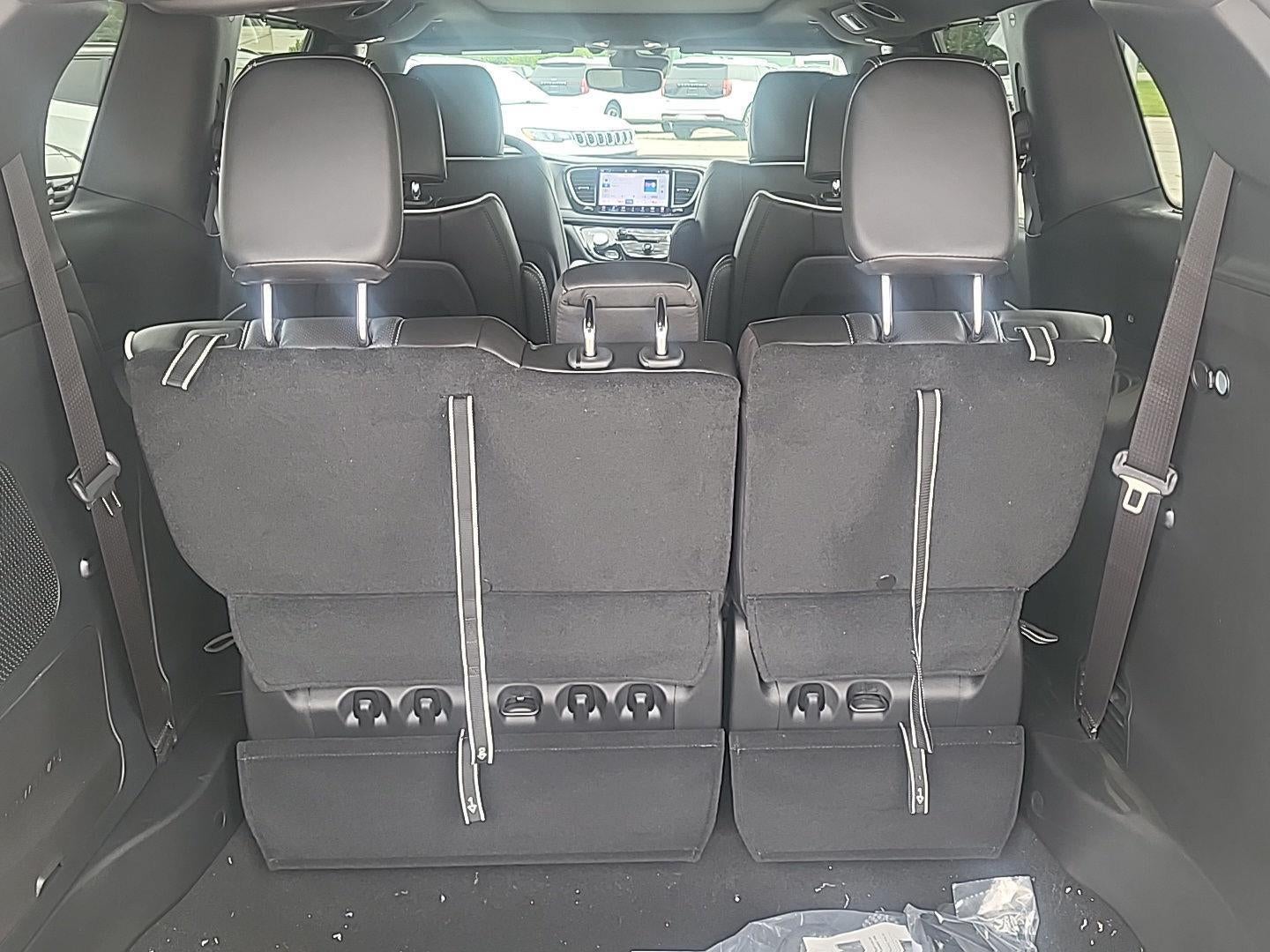 2027 Chrysler Pacifica Limited