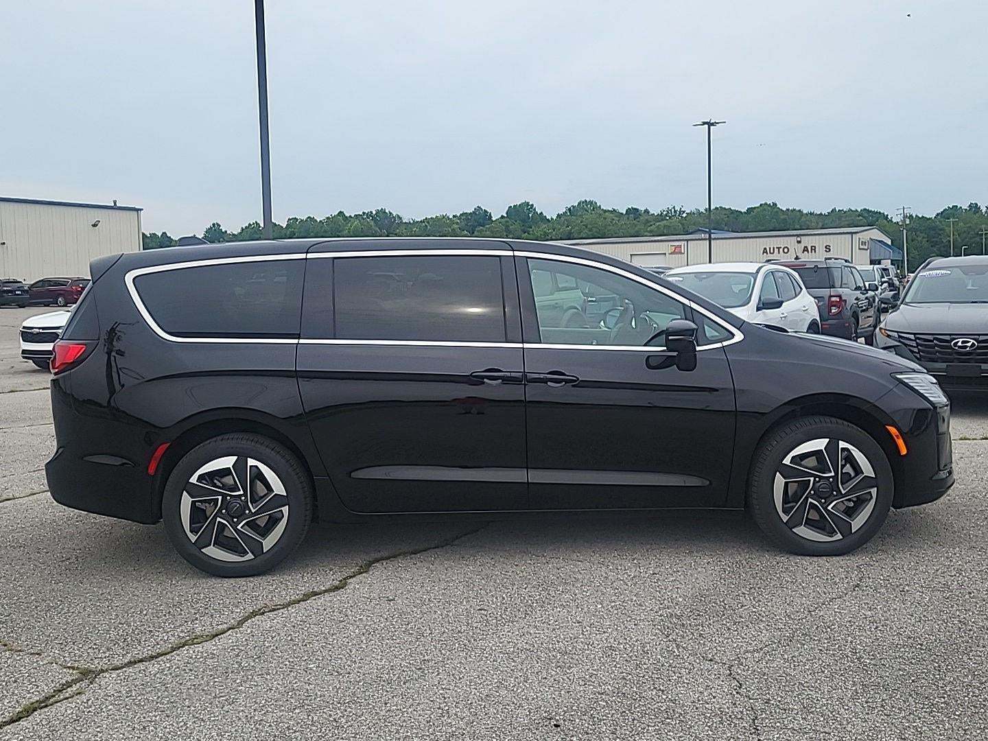 2027 Chrysler Pacifica Limited
