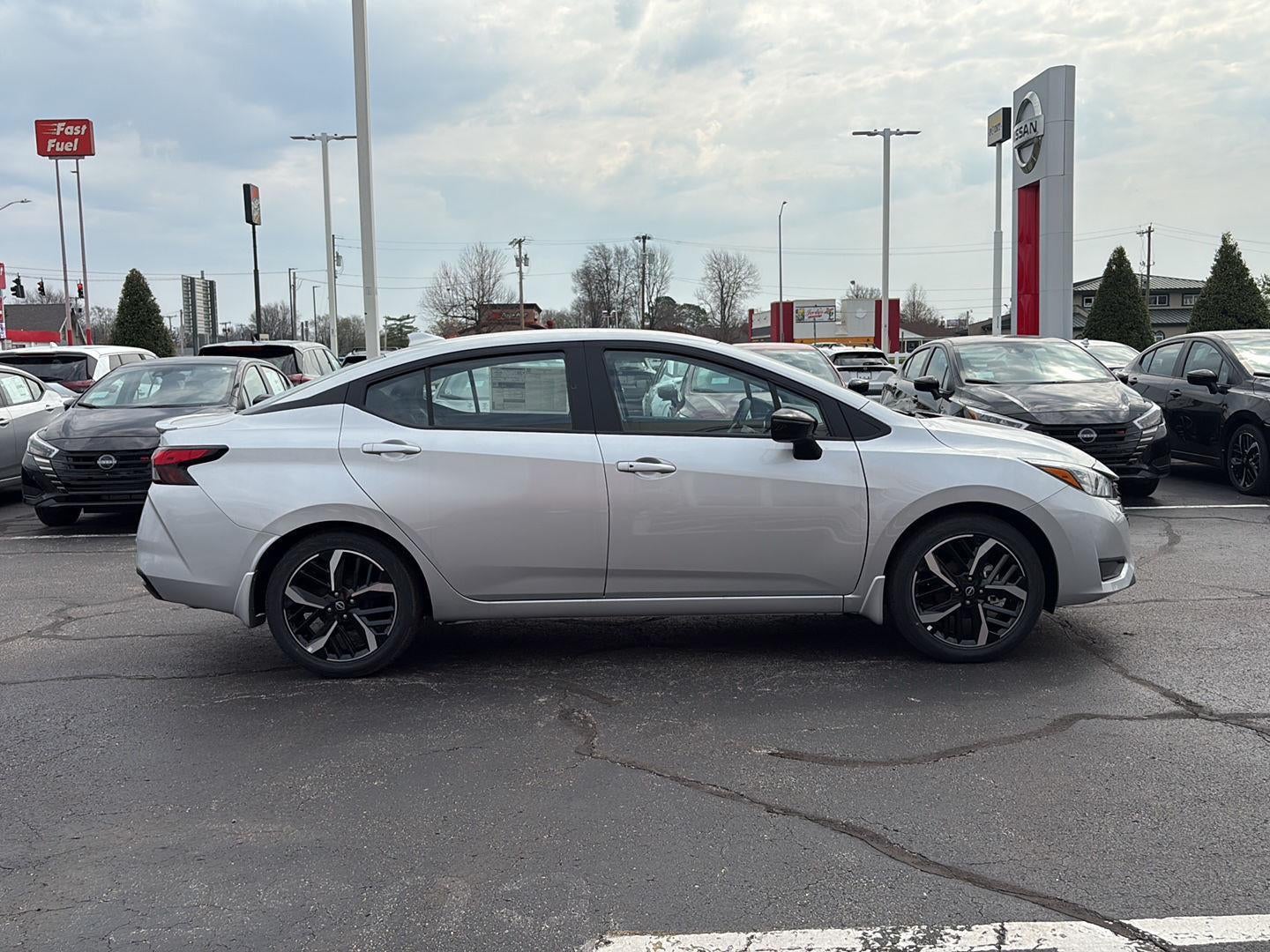 2025 Nissan Versa SR