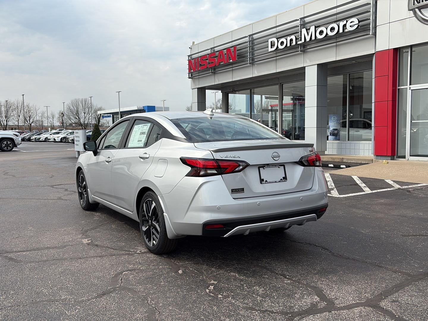 2025 Nissan Versa SR