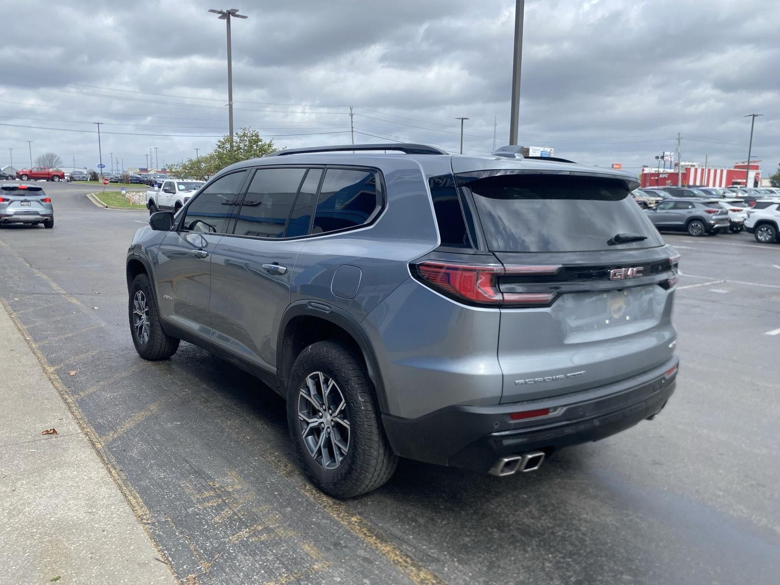 2025 GMC Acadia AWD AT4